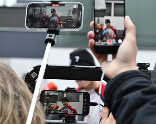 03.12.2025, xophax, Fussball 1.Bundesliga Saison 2025 2026 1.FC Köln ,Training Mixzone , Said El Mala , Journalisten , Handyvideos Köln
