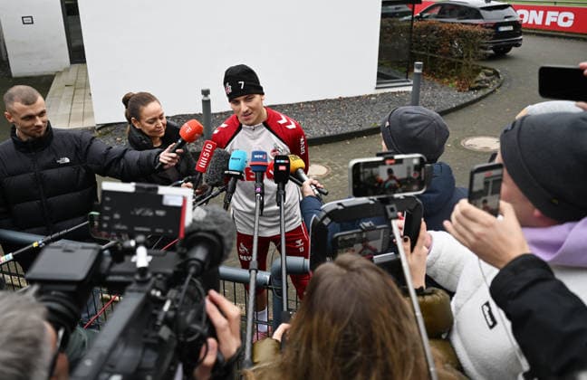 03.12.2025, xophax, Fussball 1.Bundesliga Saison 2025 2026 1.FC Köln ,Training Mixzone , Said El Mala , Journalisten , Handyvideos Köln