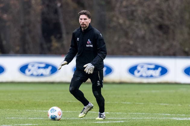 1. Fussball Bundesliga: Training 1. FC Köln; 03.12.2025 Ron-Robert Zieler (1. FC Köln, 20) mit Ball 1. Fussball Bundesliga: Training 1. FC Köln; Geissbockheim, 03.12.2025 Copyright: xBEAUTIFULxSPORTS Wunderlx