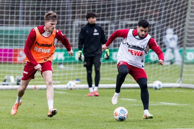 1. Fussball Bundesliga: Training 1. FC Köln; 03.12.2025 Zweikampf Marius Bülter (1. FC Köln, 30), Cenk Özkacar (1. FC Köln, 39) 1. Fussball Bundesliga: Training 1. FC Köln; Geissbockheim, 03.12.2025 Copyright: xBEAUTIFULxSPORTS Wunderlx