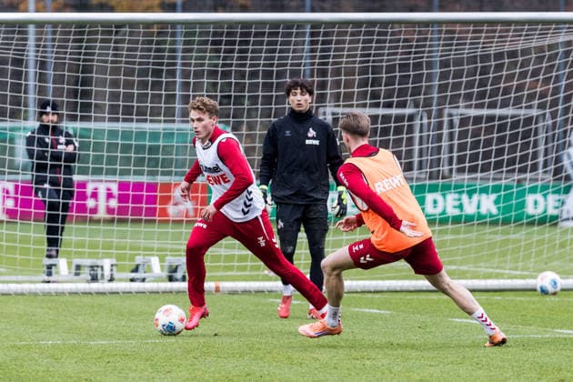 1. Fussball Bundesliga: Training 1. FC Köln; 03.12.2025 Zweikampf Sebastian Sebulonsen (1. FC Köln, 28), Marius Bülter (1. FC Köln, 30) 1. Fussball Bundesliga: Training 1. FC Köln; Geissbockheim, 03.12.2025 Copyright: xBEAUTIFULxSPORTS Wunderlx