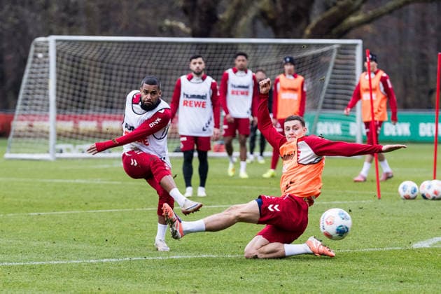 1. Fussball Bundesliga: Training 1. FC Köln; 03.12.2025 Zweikampf Linton Maina (1. FC Köln, 37), Eric Martel (1. FC Köln, 6) 1. Fussball Bundesliga: Training 1. FC Köln; Geissbockheim, 03.12.2025 Copyright: xBEAUTIFULxSPORTS Wunderlx