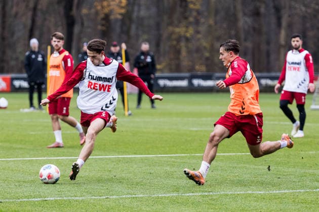 1. Fussball Bundesliga: Training 1. FC Köln; 03.12.2025 Zweikampf Jakub Kaminski (1. FC Köln, 16) 1. Fussball Bundesliga: Training 1. FC Köln; Geissbockheim, 03.12.2025 Copyright: xBEAUTIFULxSPORTS Wunderlx