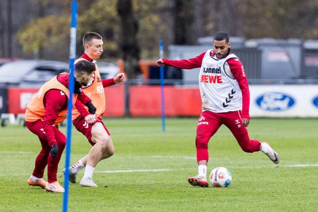 1. Fussball Bundesliga: Training 1. FC Köln; 03.12.2025 Zweikampf Kristoffer Lund (1. FC Köln, 32), Linton Maina (1. FC Köln, 37) 1. Fussball Bundesliga: Training 1. FC Köln; Geissbockheim, 03.12.2025 Copyright: xBEAUTIFULxSPORTS Wunderlx