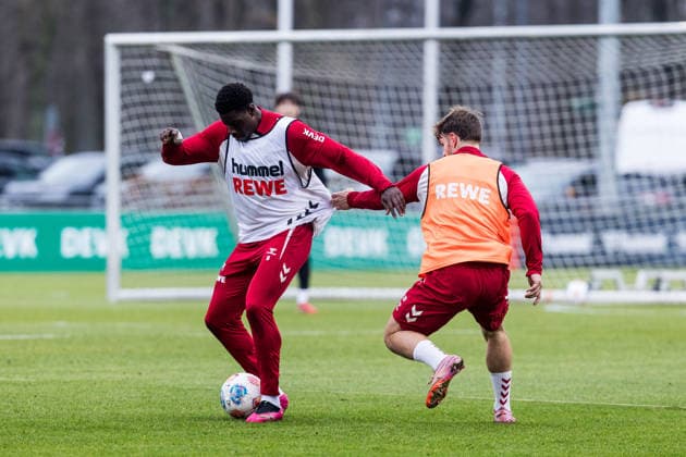 1. Fussball Bundesliga: Training 1. FC Köln; 03.12.2025 Zweikampf Ragnar Ache (1. FC Köln, 9), Jan Thielmann (1. FC Köln, 29) 1. Fussball Bundesliga: Training 1. FC Köln; Geissbockheim, 03.12.2025 Copyright: xBEAUTIFULxSPORTS Wunderlx
