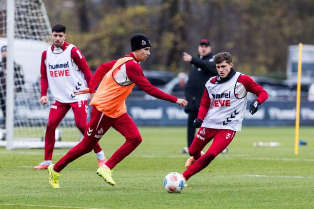 1. Fussball Bundesliga: Training 1. FC Köln; 03.12.2025 Zweikampf Denis Huseinbasic (1. FC Köln, 8), Alessio Castro-Montes (1. FC Köln, 17) 1. Fussball Bundesliga: Training 1. FC Köln; Geissbockheim, 03.12.2025 Copyright: xBEAUTIFULxSPORTS Wunderlx