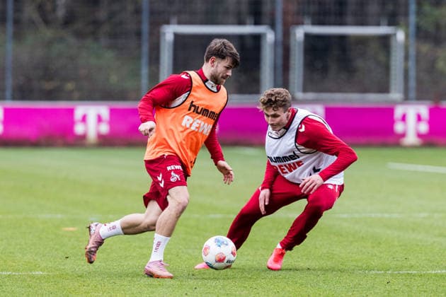 1. Fussball Bundesliga: Training 1. FC Köln; 03.12.2025 Zweikampf Jan Thielmann (1. FC Köln, 29), Sebastian Sebulonsen (1. FC Köln, 28) 1. Fussball Bundesliga: Training 1. FC Köln; Geissbockheim, 03.12.2025 Copyright: xBEAUTIFULxSPORTS Wunderlx
