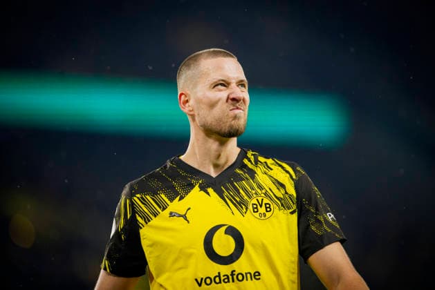 Dortmund, Germany. 02nd Dec 2025. . Waldemar Anton (BVB) Borussia Dortmund - Bayer Leverkusen 02.12.2025 *** Dortmund, Germany 02nd Dec 2025 Waldemar Anton BVB Borussia Dortmund Bayer Leverkusen 02 12 2025