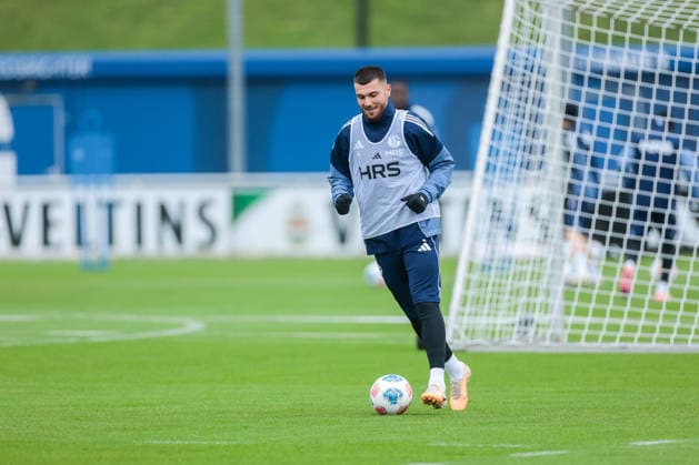 03.12.2025, Fussball, Saison 2025 2026, 2. Bundesliga, Training FC Schalke 04, Hasan Kurucay (FC Schalke 04), Gelsenkirchen Trainingsgelände FC Schalke 04 NRW Deutschland xRHR-FOTO DEx Copyright: EWERT RHR-FOTOx RHR-FOTO DE
