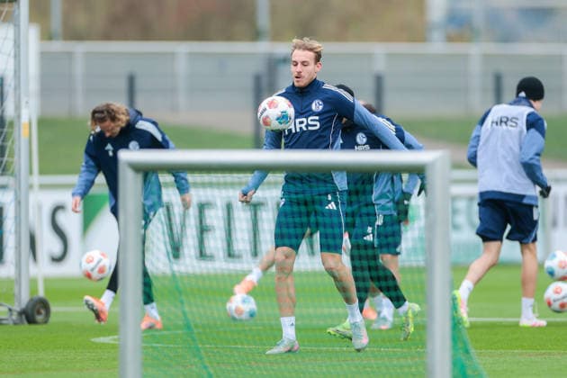 03.12.2025, Fussball, Saison 2025 2026, 2. Bundesliga, Training FC Schalke 04, Timo Becker (FC Schalke 04), Gelsenkirchen Trainingsgelände FC Schalke 04 NRW Deutschland xRHR-FOTO DEx Copyright: EWERT RHR-FOTOx RHR-FOTO DE