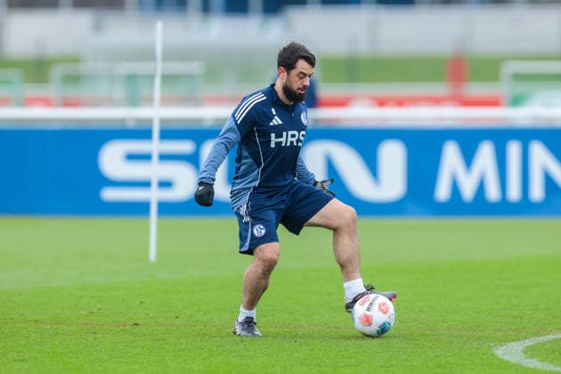 03.12.2025, Fussball, Saison 2025 2026, 2. Bundesliga, Training FC Schalke 04, Amin Younes (FC Schalke 04), Gelsenkirchen Trainingsgelände FC Schalke 04 NRW Deutschland xRHR-FOTO DEx Copyright: EWERT RHR-FOTOx RHR-FOTO DE