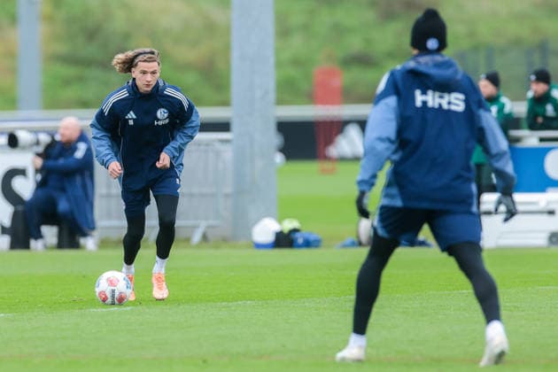 03.12.2025, Fussball, Saison 2025 2026, 2. Bundesliga, Training FC Schalke 04, Mika Wallentowitz (FC Schalke 04), Gelsenkirchen Trainingsgelände FC Schalke 04 NRW Deutschland xRHR-FOTO DEx Copyright: EWERT RHR-FOTOx RHR-FOTO DE