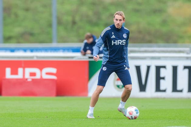 03.12.2025, Fussball, Saison 2025 2026, 2. Bundesliga, Training FC Schalke 04, Timo Becker (FC Schalke 04), Gelsenkirchen Trainingsgelände FC Schalke 04 NRW Deutschland xRHR-FOTO DEx Copyright: EWERT RHR-FOTOx RHR-FOTO DE
