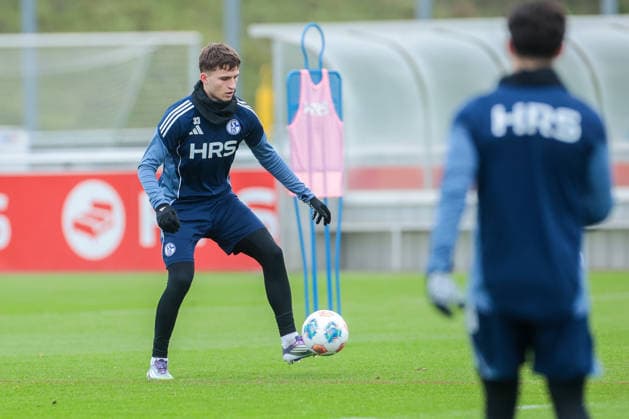 03.12.2025, Fussball, Saison 2025 2026, 2. Bundesliga, Training FC Schalke 04, Vitalie Becker (FC Schalke 04), Gelsenkirchen Trainingsgelände FC Schalke 04 NRW Deutschland xRHR-FOTO DEx Copyright: EWERT RHR-FOTOx RHR-FOTO DE