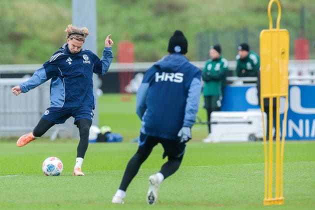 03.12.2025, Fussball, Saison 2025 2026, 2. Bundesliga, Training FC Schalke 04, Mika Wallentowitz (FC Schalke 04), Gelsenkirchen Trainingsgelände FC Schalke 04 NRW Deutschland xRHR-FOTO DEx Copyright: EWERT RHR-FOTOx RHR-FOTO DE
