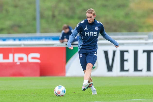 03.12.2025, Fussball, Saison 2025 2026, 2. Bundesliga, Training FC Schalke 04, Timo Becker (FC Schalke 04), Gelsenkirchen Trainingsgelände FC Schalke 04 NRW Deutschland xRHR-FOTO DEx Copyright: EWERT RHR-FOTOx RHR-FOTO DE