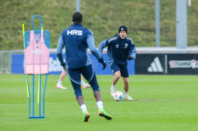 03.12.2025, Fussball, Saison 2025 2026, 2. Bundesliga, Training FC Schalke 04, Mika Khadr (FC Schalke 04), Gelsenkirchen Trainingsgelände FC Schalke 04 NRW Deutschland xRHR-FOTO DEx Copyright: EWERT RHR-FOTOx RHR-FOTO DE