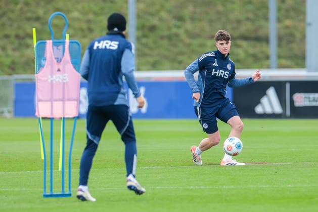 03.12.2025, Fussball, Saison 2025 2026, 2. Bundesliga, Training FC Schalke 04, Dylan Leonard (FC Schalke 04), Gelsenkirchen Trainingsgelände FC Schalke 04 NRW Deutschland xRHR-FOTO DEx Copyright: EWERT RHR-FOTOx RHR-FOTO DE