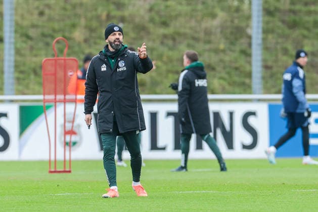 03.12.2025, Fussball, Saison 2025 2026, 2. Bundesliga, Training FC Schalke 04, Cheftrainer Miron Muslic (FC Schalke 04), Gelsenkirchen Trainingsgelände FC Schalke 04 NRW Deutschland xRHR-FOTO DEx Copyright: EWERT RHR-FOTOx RHR-FOTO DE
