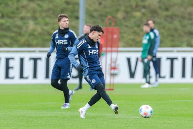 03.12.2025, Fussball, Saison 2025 2026, 2. Bundesliga, Training FC Schalke 04, Soufiane El-Faouzi (FC Schalke 04), Gelsenkirchen Trainingsgelände FC Schalke 04 NRW Deutschland xRHR-FOTO DEx Copyright: EWERT RHR-FOTOx RHR-FOTO DE