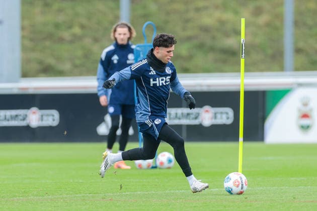03.12.2025, Fussball, Saison 2025 2026, 2. Bundesliga, Training FC Schalke 04, Soufiane El-Faouzi (FC Schalke 04), Gelsenkirchen Trainingsgelände FC Schalke 04 NRW Deutschland xRHR-FOTO DEx Copyright: EWERT RHR-FOTOx RHR-FOTO DE