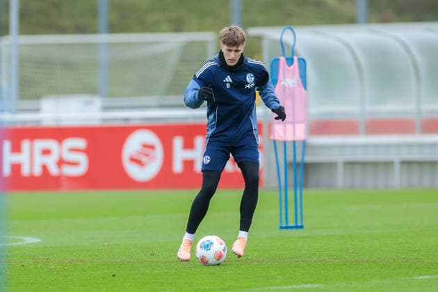 03.12.2025, Fussball, Saison 2025 2026, 2. Bundesliga, Training FC Schalke 04, Paul Pöpperl (FC Schalke 04), Gelsenkirchen Trainingsgelände FC Schalke 04 NRW Deutschland xRHR-FOTO DEx Copyright: EWERT RHR-FOTOx RHR-FOTO DE