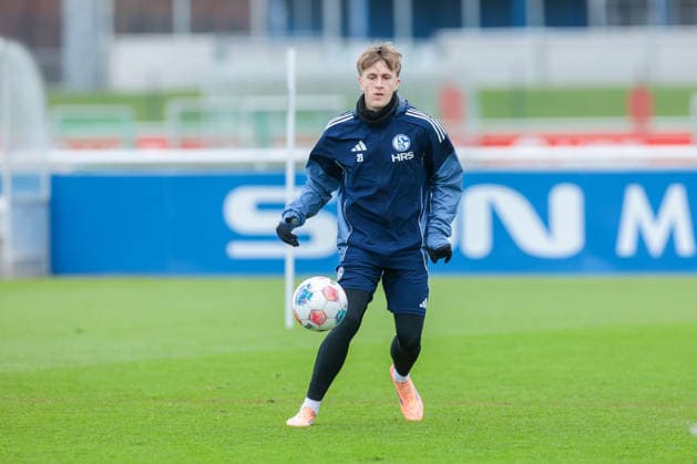 03.12.2025, Fussball, Saison 2025 2026, 2. Bundesliga, Training FC Schalke 04, Paul Pöpperl (FC Schalke 04), Gelsenkirchen Trainingsgelände FC Schalke 04 NRW Deutschland xRHR-FOTO DEx Copyright: EWERT RHR-FOTOx RHR-FOTO DE