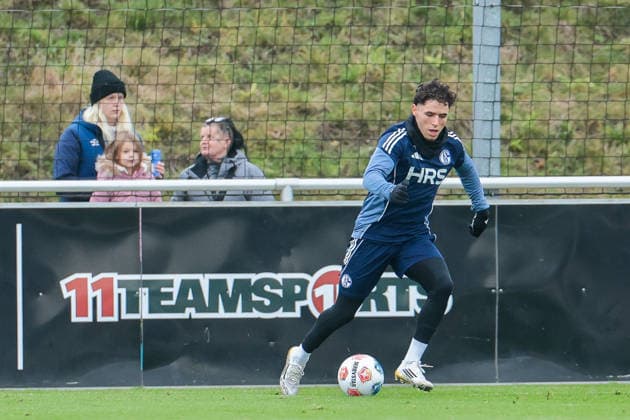 03.12.2025, Fussball, Saison 2025 2026, 2. Bundesliga, Training FC Schalke 04, Soufiane El-Faouzi (FC Schalke 04), Gelsenkirchen Trainingsgelände FC Schalke 04 NRW Deutschland xRHR-FOTO DEx Copyright: EWERT RHR-FOTOx RHR-FOTO DE