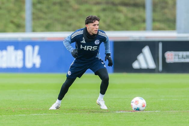 03.12.2025, Fussball, Saison 2025 2026, 2. Bundesliga, Training FC Schalke 04, Soufiane El-Faouzi (FC Schalke 04), Gelsenkirchen Trainingsgelände FC Schalke 04 NRW Deutschland xRHR-FOTO DEx Copyright: EWERT RHR-FOTOx RHR-FOTO DE