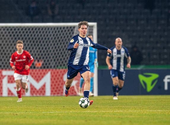 Fußball, Herren, Saison 2025 2026, DFB-Pokal (Achtelfinale), Hertha BSC - 1. FC Kaiserslautern, Kennet Eichhorn (Hertha BSC), 02.12.2025, *** Soccer, Men, Season 2025 2026, DFB Cup Round of 16 , Hertha BSC 1 FC Kaiserslautern, Kennet Eichhorn Hertha BSC , 02 12 2025, Copyright: xSebastianxRäppold MatthiasxKochx