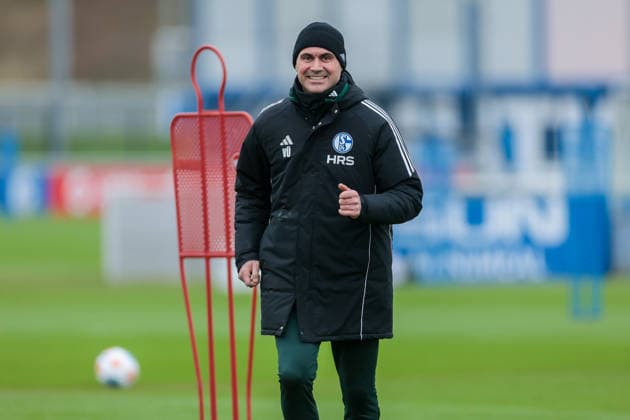 03.12.2025, Fussball, Saison 2025 2026, 2. Bundesliga, Training FC Schalke 04, Torwarttrainer Volkan Ünlü (FC Schalke 04), Gelsenkirchen Trainingsgelände FC Schalke 04 NRW Deutschland xRHR-FOTO DEx Copyright: EWERT RHR-FOTOx RHR-FOTO DE