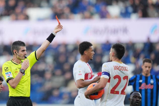 Genoa™s Seydou Fini red card , Mario Perri referee , during the Frecciarossa Italian Cup 2025 2026 soccer match between Atalanta and Genoa at New Balance Arena in Bergamo , North Italy , Wednesday , December 03 , 2025. - Soccer  Copyright: xSpada LaPressex
