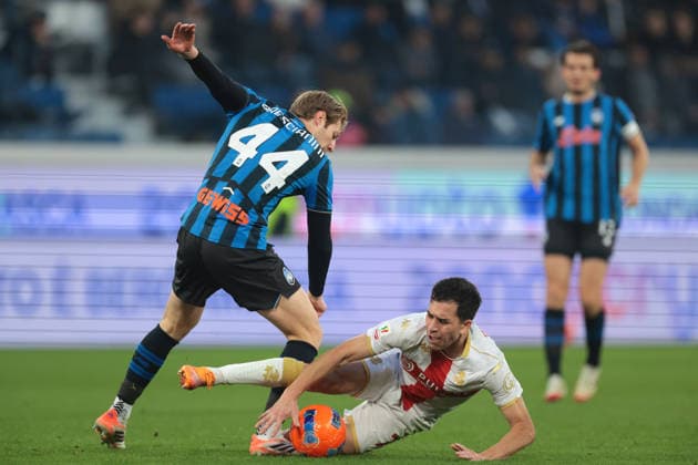 Bergamo, Italy, 3rd December 2025. Marco Brescianini of Atalanta clashes with Patrizio Masini of Genoa CFC during the Atalanta vs Genoa Coppa Italia match at New Balance Arena, Bergamo. Picture credit should read: Jonathan Moscrop Sportimage EDITORIAL USE ONLY. No use with unauthorised audio, video, data, fixture lists, club league logos or live services. Online in-match use limited to 120 images, no video emulation. No use in betting, games or single club league player publications. SPI_083_JM_ATALANTA_GENOA_CI SPI-4320-0083