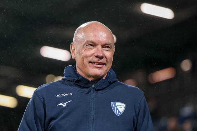 03.12.2025, Fußball, DFB-Pokal, VfL Bochum - VfB Stuttgart, Achtelfinale, Vonovia Ruhrstadion, Saison 2025 2026: Cheftrainer Uwe Rösler (VfL Bochum hc) vor dem Spiel DFB regulations prohibit any use of photographs as image sequences and or quasi-video. Nordrhein-Westfalen Deutschland