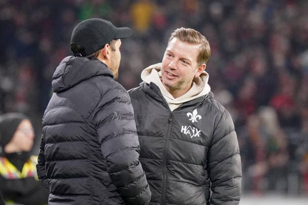 Deutschland: Fussball DFB-Pokal 2025 26, Achtelfinale - SC Freiburg vs SV Darmstadt 98 - Europa-Park-Stadion (Freiburg): Florian Kohfeldt (Trainer, SV Darmstadt 98) und Julian Schuster (SC Freiburg, Trainer) Freiburg im Breisgau Baden-Württemberg Deutschland Copyright: xJOERANxSTEINSIEKx