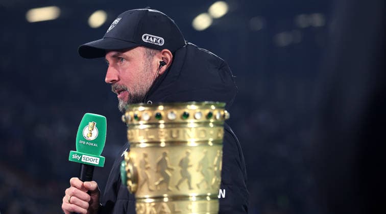 Bochum , DfB-Pokal Fußball VfL Bochum vs. VfB Stuttgart, Trainer Sebastian Hoeneß (VfB) Gemäß den Vorgaben der DFL Deutschen Fußball Liga ist es untersagt, in dem Stadion und oder vom Spiel angefertigte Fotoaufnahmen in Form von Sequenzbildern und oder videoähnlichen Fotostrecken zu verwerten bzw. verwerten zu lassen.