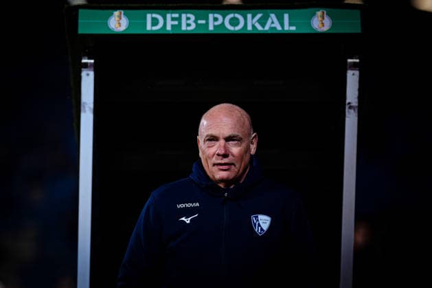 Uwe Roesler (Cheftrainer VfL Bochum), VfL Bochum vs. VfB Stuttgart, DFB-Pokal, Achtelfinale, 03.12.2025 DFB regulations prohibit any use of photographs as image sequences and or quasi-video Bochum Nordrhein-Westfalen Deutschland