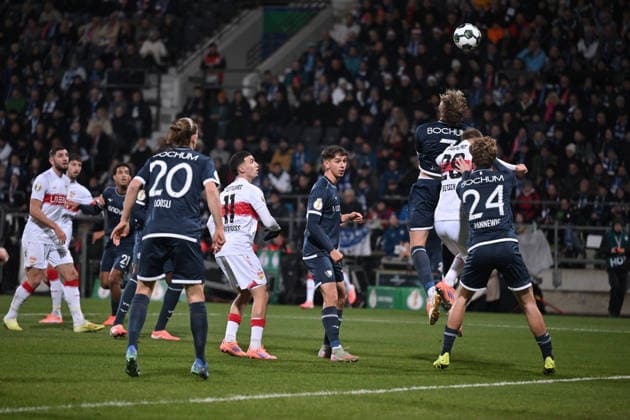 Eigentor von Philipp Strompf (VfL Bochum), 3. v.li., zum 0:1 03.12.2025, Fussball DFB Pokal, Saison 2025 2026, Achtelfinale, VfL Bochum - VfB Stuttgart DFB regulations prohibit any use of photographs as image sequences and or quasi-video Bochum Vonovia Ruhrstadion Nordrhein Westfalen Deutschland