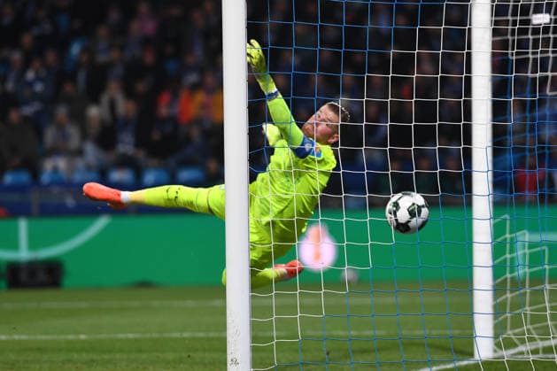Torwart Timo Horn (VfL Bochum) geschlagen beim Tor zum 0:1 waehrend des DFB-Pokal Spiels zwischen VfL Bochum v VfB Stuttgart, Vovovia-Ruhrstadion am 03. December 2025 in Bochum, Deutschland. (Foto von Ralf Treese DeFodi Images) +++ Torwart Timo Horn (VfL Bochum) looks on during the DFB-Pokal match between VfL Bochum v VfB Stuttgart at Vonovia-Ruhrstadion on December 3, 2025 in Bochum, Germany. (Photo by Ralf Treese DeFodi Images) (Photo by Ralf Treese DeFodi Images)