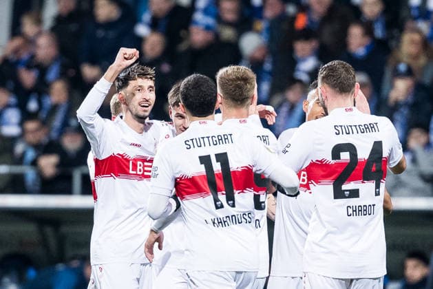 DFB Pokal, VfL Bochum - VfB Stuttgart; 03.12.2025 Die Spieler des VfB Stuttgart jubeln nach dem 0:1 Eigentor durch Philipp Strompf (VfL Bochum, 3) DFB Pokal Achtelfinale, VfL Bochum - VfB Stuttgart, VONONVIA Ruhrstadion am 03.12.2025 DFB REGULATIONS PROHIBIT ANY USE OF PHOTOGRAPHS AS IMAGE SEQUENCES AND OR QUASI-VIDEO. Copyright: xBEAUTIFULxSPORTS Wunderlx