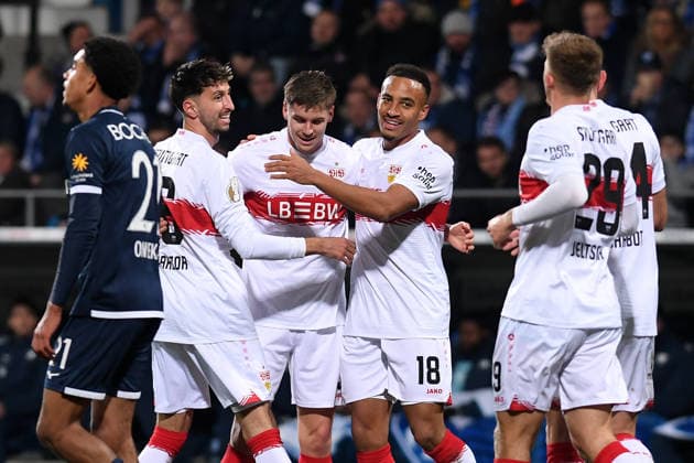 Spieler VfB Stuttgart jubeln, Jubel nach dem Tor zum 0:1 waehrend des DFB-Pokal Spiels zwischen VfL Bochum v VfB Stuttgart, Vovovia-Ruhrstadion am 03. December 2025 in Bochum, Deutschland. (Foto von Ralf Treese DeFodi Images) +++ Spieler VfB Stuttgart celebrates, celebrating during the DFB-Pokal match between VfL Bochum v VfB Stuttgart at Vonovia-Ruhrstadion on December 3, 2025 in Bochum, Germany. (Photo by Ralf Treese DeFodi Images) (Photo by Ralf Treese DeFodi Images)