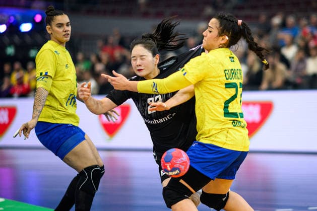 DORTMUND, GERMANY - 3 DECEMBER, 2025: Song Jieun - Women s Handball World Championship, WM, Weltmeisterschaft 2025 Brazil vs South Korea at Westfallenhalle.  Copyright: xVitaliixKliuievx
