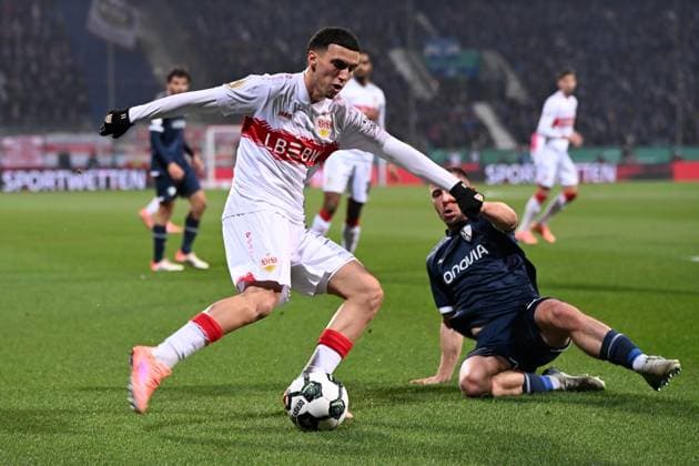 Bilal El Khannouss (VfB Stuttgart) und Maximilian Wittek (VfL Bochum) im Zweikampf waehrend des DFB-Pokal Spiels zwischen VfL Bochum v VfB Stuttgart, Vovovia-Ruhrstadion am 03. December 2025 in Bochum, Deutschland. (Foto von Ralf Treese DeFodi Images) +++ Bilal El Khannouss (VfB Stuttgart) und Maximilian Wittek (VfL Bochum) battle for the ball during the DFB-Pokal match between VfL Bochum v VfB Stuttgart at Vonovia-Ruhrstadion on December 3, 2025 in Bochum, Germany. (Photo by Ralf Treese DeFodi Images) (Photo by Ralf Treese DeFodi Images)
