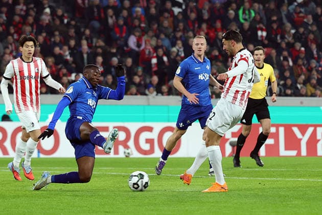 03.12.2025, xrekx, Fussball DFB Pokal 1 8 Finale, SC Freiburg - SV Darmstadt 98 v.l. Merveille Papela (SV Darmstadt 98) Vincenzo Grifo (SC Freiburg) Zweikampf, Aktion, action, battle for the ball (DFL DFB REGULATIONS PROHIBIT ANY USE OF PHOTOGRAPHS as IMAGE SEQUENCES and or QUASI-VIDEO) Freiburg
