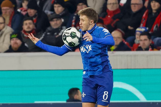 Luca Marseiler (SV Darmstadt , 08) am Ball , Deutschland, Fussball, DFB Pokal, Achtelfinale, 2025 2026, SC Freiburg vs. SV Darmstadt 98, 03.12.2025, Europa-Park Stadion , Freiburg im Breisgau, Deutschland Freiburg im Breisgau Europa-Park Stadion Baden-Wuerttemberg Deutschland Copyright: xGrantxHubbsx
