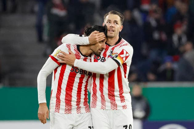 Vincenzo Grifo (SC Freiburg, 32) und Christian Günter, Gunter (SC Freiburg, 30) , Deutschland, Fussball, DFB Pokal, Achtelfinale, 2025 2026, SC Freiburg vs. SV Darmstadt 98, 03.12.2025, Europa-Park Stadion , Freiburg im Breisgau, Deutschland Freiburg im Breisgau Europa-Park Stadion Baden-Wuerttemberg Deutschland Copyright: xGrantxHubbsx