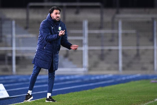 Fußball Herren Krombacher Westfalenpokal Viertelfinale Saison 2025 2026: SG Wattenscheid 09 - FC Gütersloh am 03.12.2025 im Lohrheidestadion in Bochum-Wattenscheid Julian Hesse ( Trainer FC Gütersloh ) Niedersachsen Deutschland