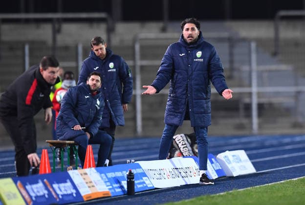 Fußball Herren Krombacher Westfalenpokal Viertelfinale Saison 2025 2026: SG Wattenscheid 09 - FC Gütersloh am 03.12.2025 im Lohrheidestadion in Bochum-Wattenscheid Julian Hesse ( Trainer FC Gütersloh ) Niedersachsen Deutschland