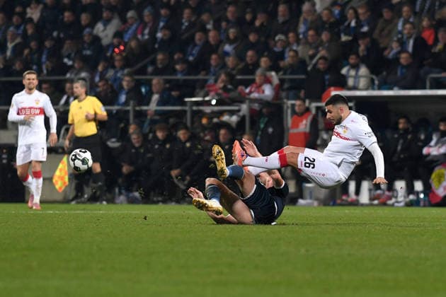 Philipp Strompf (VfL Bochum) und Deniz Undav (VfB Stuttgart) im Zweikampf waehrend des DFB-Pokal Spiels zwischen VfL Bochum v VfB Stuttgart, Vovovia-Ruhrstadion am 03. December 2025 in Bochum, Deutschland. (Foto von Ralf Treese DeFodi Images) +++ Philipp Strompf (VfL Bochum) und Deniz Undav (VfB Stuttgart) battle for the ball during the DFB-Pokal match between VfL Bochum v VfB Stuttgart at Vonovia-Ruhrstadion on December 3, 2025 in Bochum, Germany. (Photo by Ralf Treese DeFodi Images) (Photo by Ralf Treese DeFodi Images)
