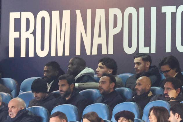 Napoli™s Andre-Frank Zambo Anguissa, Napoli s Romelu Lukaku, during the round of 16 Frecciarossa Italian Cup 2025 2026 soccer match between Napoli and Cagliari at Maradona Stadium in Naples, south Italy - December 3, 2025. - Soccer  Copyright: xAlessandroxGarofalo LaPressex